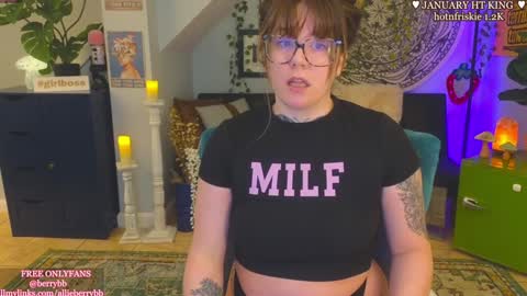 Snapshot of allieberrybb chatting on 01/15/25, 03:29 bb online show from 01/15/25, 03:29