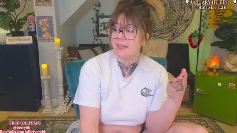 Snapshot of allieberrybb chatting on 01/17/25, 05:42 bb online show from 01/17/25, 05:42