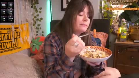 Snapshot of allieberrybb chatting on 09/11/25, 03:23 bb online show from 09/11/25, 03:23