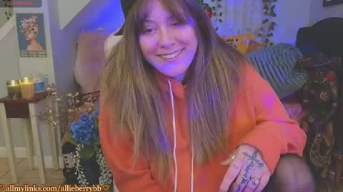Snapshot of allieberrybb chatting on 10/11/25, 02:11 bb online show from 10/11/25, 02:11