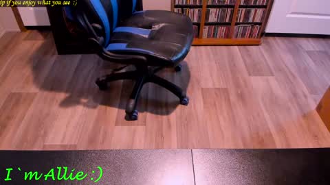 Snapshot of alliekat62 chatting on 12/29/24, 10:25 Allie online show from 12/29/24, 10:25