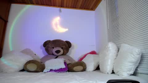 Snapshot of allierose_ chatting on 01/29/25, 11:14 Allie online show from 01/29/25, 11:14