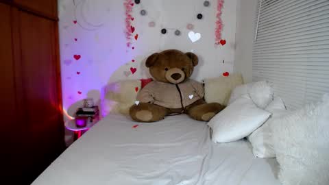 Snapshot of allierose_ chatting on 02/19/25, 09:36 Allie online show from 02/19/25, 09:36