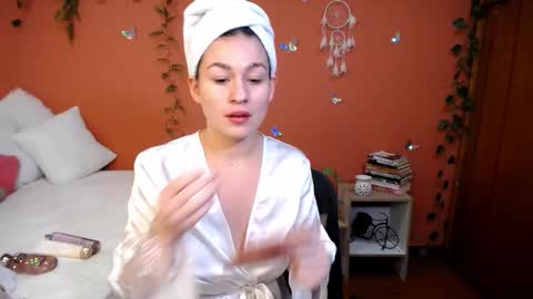 Snapshot of allierose_ chatting on 09/20/25, 06:20 Allie online show from 09/20/25, 06:20