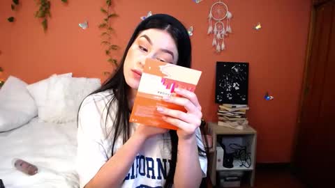 Snapshot of allierose_ chatting on 11/17/25, 08:47 Allie online show from 11/17/25, 08:47