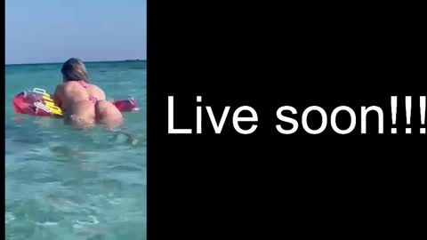 Snapshot of alliesynns chatting on 10/24/25, 04:42 Allie online show from 10/24/25, 04:42