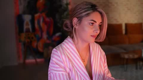 Snapshot of alliesynns chatting on 10/30/25, 06:15 Allie online show from 10/30/25, 06:15