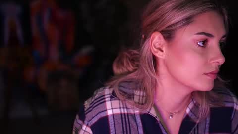 Snapshot of alliesynns chatting on 11/06/25, 06:03 Allie online show from 11/06/25, 06:03