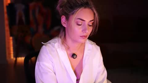 Snapshot of alliesynns chatting on 11/11/25, 06:02 Allie online show from 11/11/25, 06:02