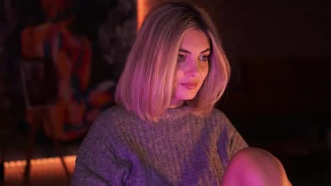 Snapshot of alliesynns chatting on 11/19/25, 05:51 Allie online show from 11/19/25, 05:51