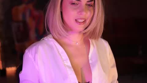 Snapshot of alliesynns chatting on 11/20/25, 06:02 Allie online show from 11/20/25, 06:02