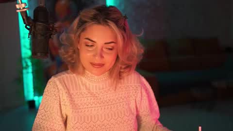 Snapshot of alliesynns chatting on 11/28/25, 05:54 Allie online show from 11/28/25, 05:54