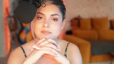 Snapshot of alliesynns chatting on 01/13/26, 10:42 Allie online show from 01/13/26, 10:42