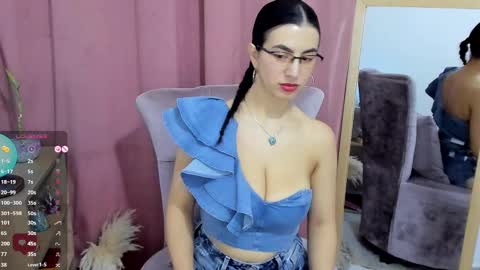 Snapshot of allison0724 chatting on 09/15/25, 07:58 online show from 09/15/25, 07:58