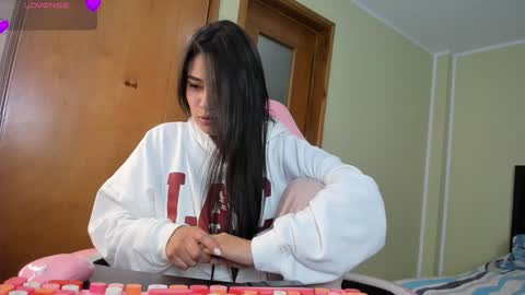 Snapshot of allison_love chatting on 01/17/25, 07:41 allison online show from 01/17/25, 07:41