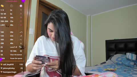 Snapshot of allison_love chatting on 01/18/25, 10:06 allison online show from 01/18/25, 10:06