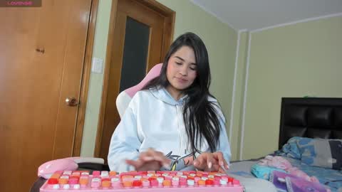 Snapshot of allison_love chatting on 01/19/25, 06:53 allison online show from 01/19/25, 06:53