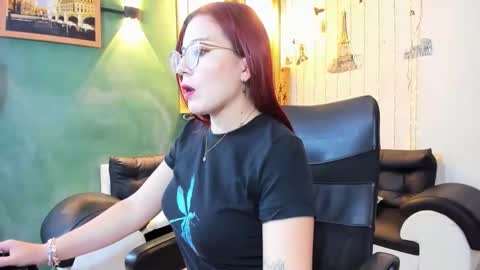 Snapshot of allisonlove_88 chatting on 11/26/25, 04:13 ALLISON online show from 11/26/25, 04:13