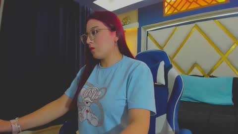 Snapshot of allisonlove_88 chatting on 12/03/25, 03:25 ALLISON online show from 12/03/25, 03:25