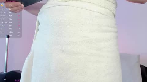 Snapshot of allisonroberts_ chatting on 11/14/25, 12:04 Alli online show from 11/14/25, 12:04