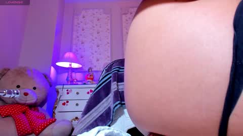 Snapshot of allissonjames chatting on 09/16/25, 11:22 Allisson online show from 09/16/25, 11:22