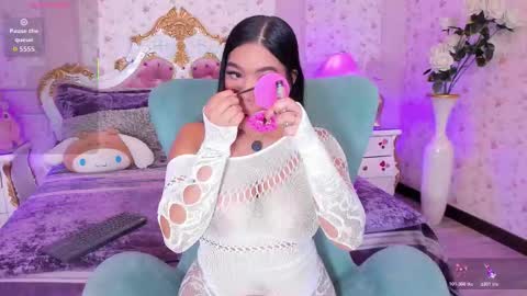 Snapshot of allissonjames chatting on 11/02/25, 11:45 Allisson online show from 11/02/25, 11:45