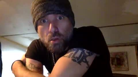 Snapshot of allitrunnin chatting on 11/28/25, 12:30 allitrunnin online show from 11/28/25, 12:30