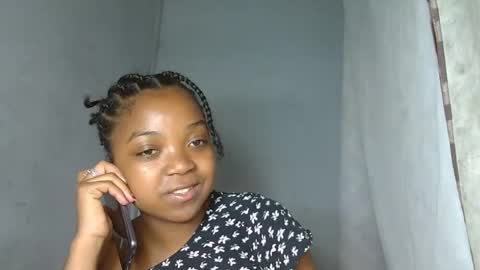 allizida01 online show from 12/18/25, 12:11