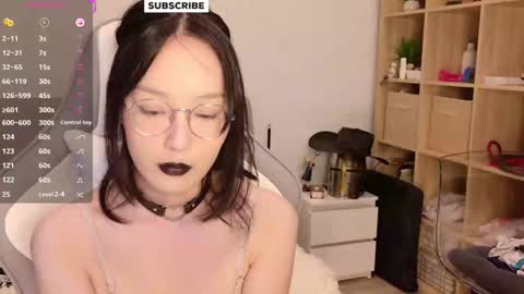 Snapshot of alllinaeve chatting on 01/17/25, 09:28 Alina online show from 01/17/25, 09:28