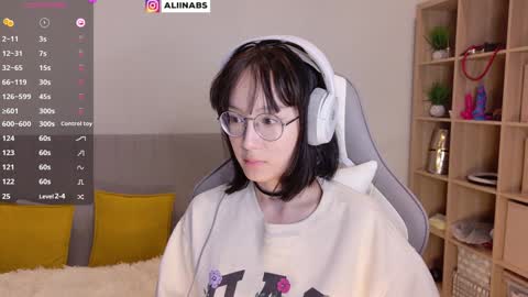 Snapshot of alllinaeve chatting on 02/09/25, 01:55 Alina online show from 02/09/25, 01:55