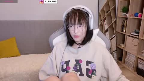 Snapshot of alllinaeve chatting on 02/22/25, 01:33 Alina online show from 02/22/25, 01:33