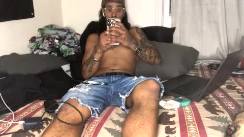 Snapshot of allthewayup10 chatting on 02/05/25, 01:22 allthewayup10 online show from 02/05/25, 01:22