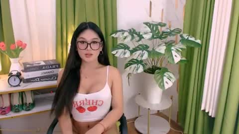 Snapshot of alluring_brianna08 chatting on 06/23/26, 05:44 Brianna online show from 06/23/26, 05:44