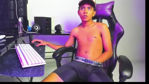 Snapshot of alluringangel0 chatting on 11/09/25, 06:01 alluringangel0 online show from 11/09/25, 06:01