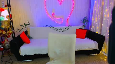 alluringeyess online show from 04/15/26, 07:58