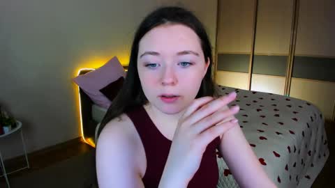 Snapshot of alluringeyess chatting on 05/01/26, 12:43 alluringeyess online show from 05/01/26, 12:43