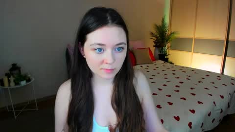 Snapshot of alluringeyess chatting on 05/26/26, 04:14 alluringeyess online show from 05/26/26, 04:14