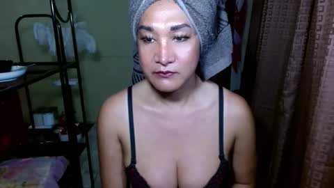 Snapshot of alluringriccaxxx chatting on 05/06/26, 10:42 alluringriccaxxx online show from 05/06/26, 10:42