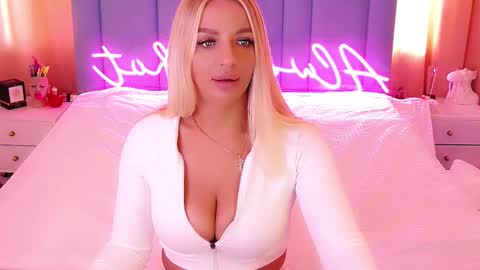 AlwaysHot online show from 02/18/25, 06:59