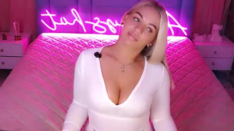 AlwaysHot online show from 02/04/26, 02:17