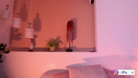 Snapshot of ally_addams chatting on 09/16/25, 05:08 Ally online show from 09/16/25, 05:08