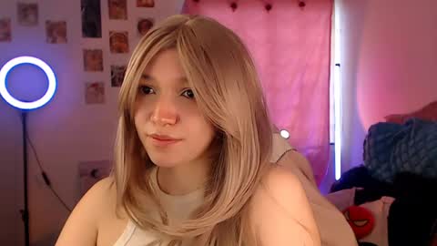 Snapshot of ally_donfort chatting on 04/17/26, 09:07 Ally online show from 04/17/26, 09:07