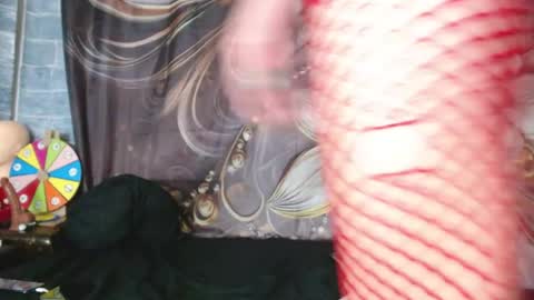 Snapshot of allys_xoxo chatting on 12/21/25, 11:01 Allys xoxo online show from 12/21/25, 11:01