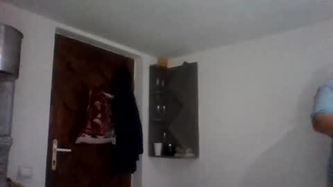 Snapshot of alma_amy chatting on 12/13/25, 08:47 Alma online show from 12/13/25, 08:47