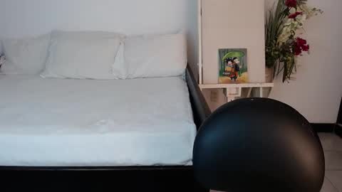 alma_art_ online show from 03/13/26, 08:15