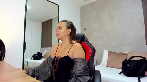 ALMA FENIX  online show from 10/22/25, 12:27