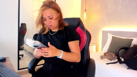 ALMA FENIX  online show from 11/12/25, 12:27