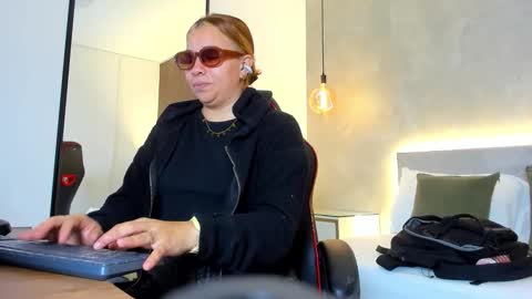 ALMA FENIX  online show from 11/28/25, 12:52