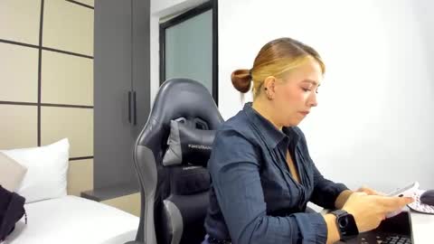 ALMA FENIX  online show from 02/11/26, 02:22