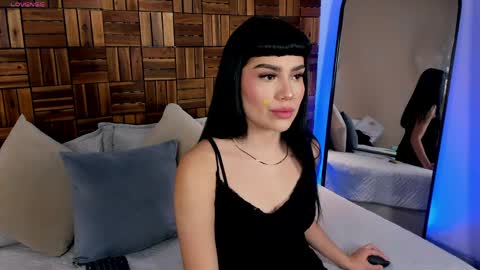 Mia online show from 04/12/26, 03:50